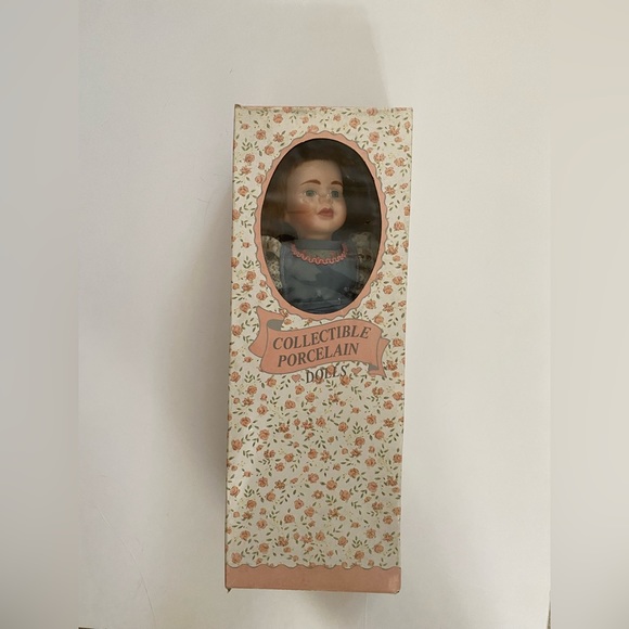 VINTAGE 1992 JC PENNEY GREEN EYES PORCELAIN DOLL - Picture 2 of 14